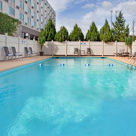 Doubletree By Hilton Manchester Airport Hale  Exterior photo