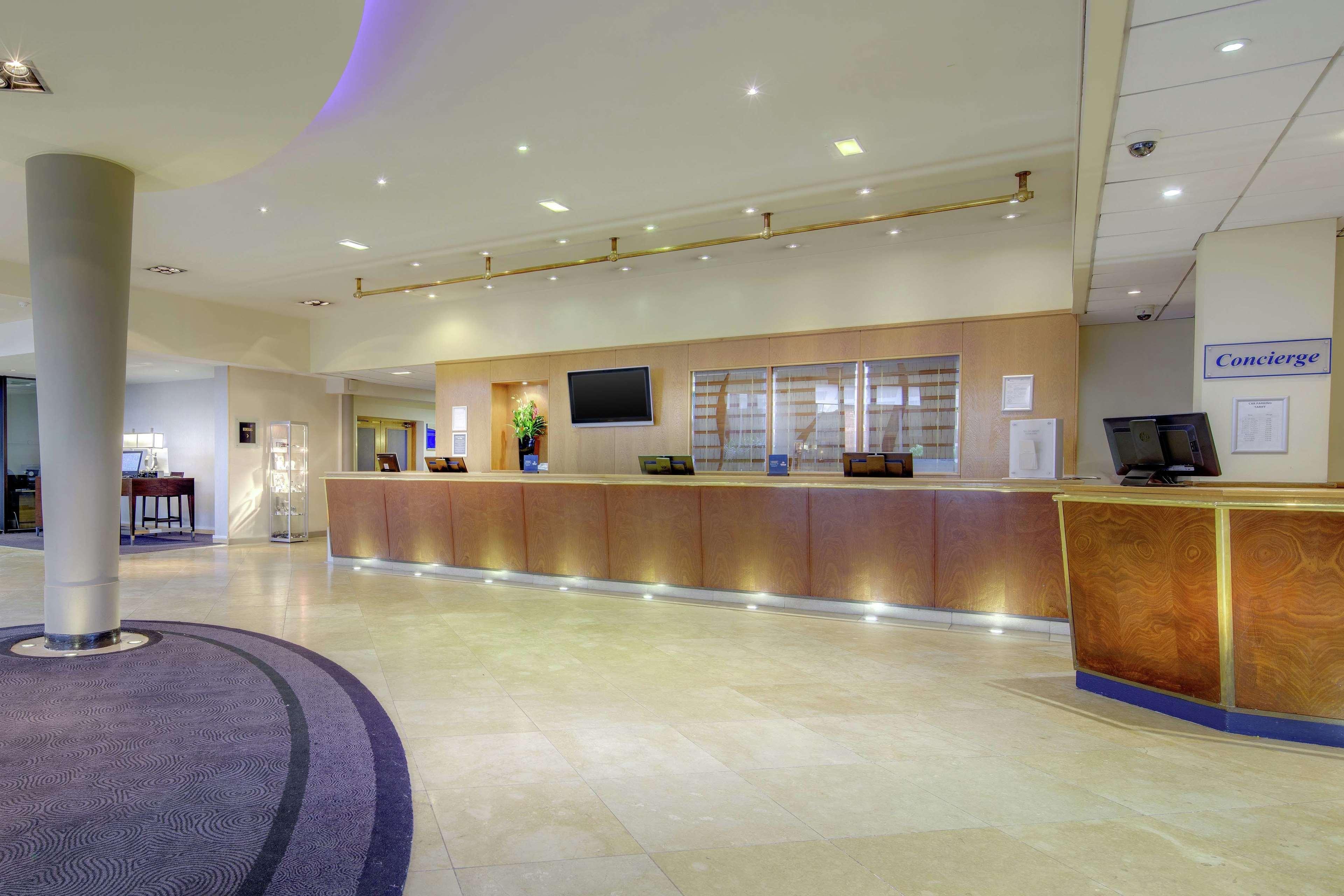 Doubletree By Hilton Manchester Airport Hale  Exterior photo