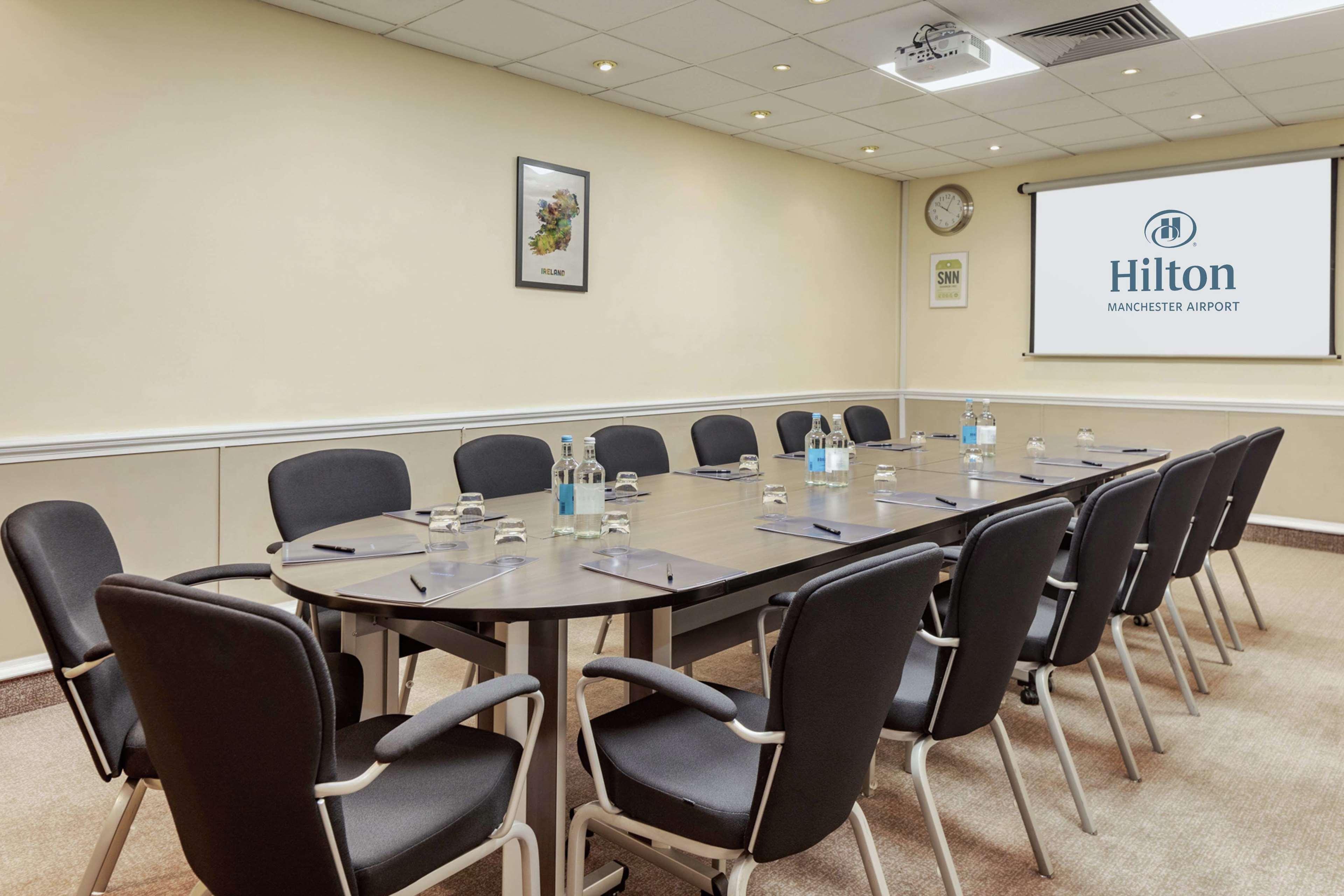 Doubletree By Hilton Manchester Airport Hale  Exterior photo