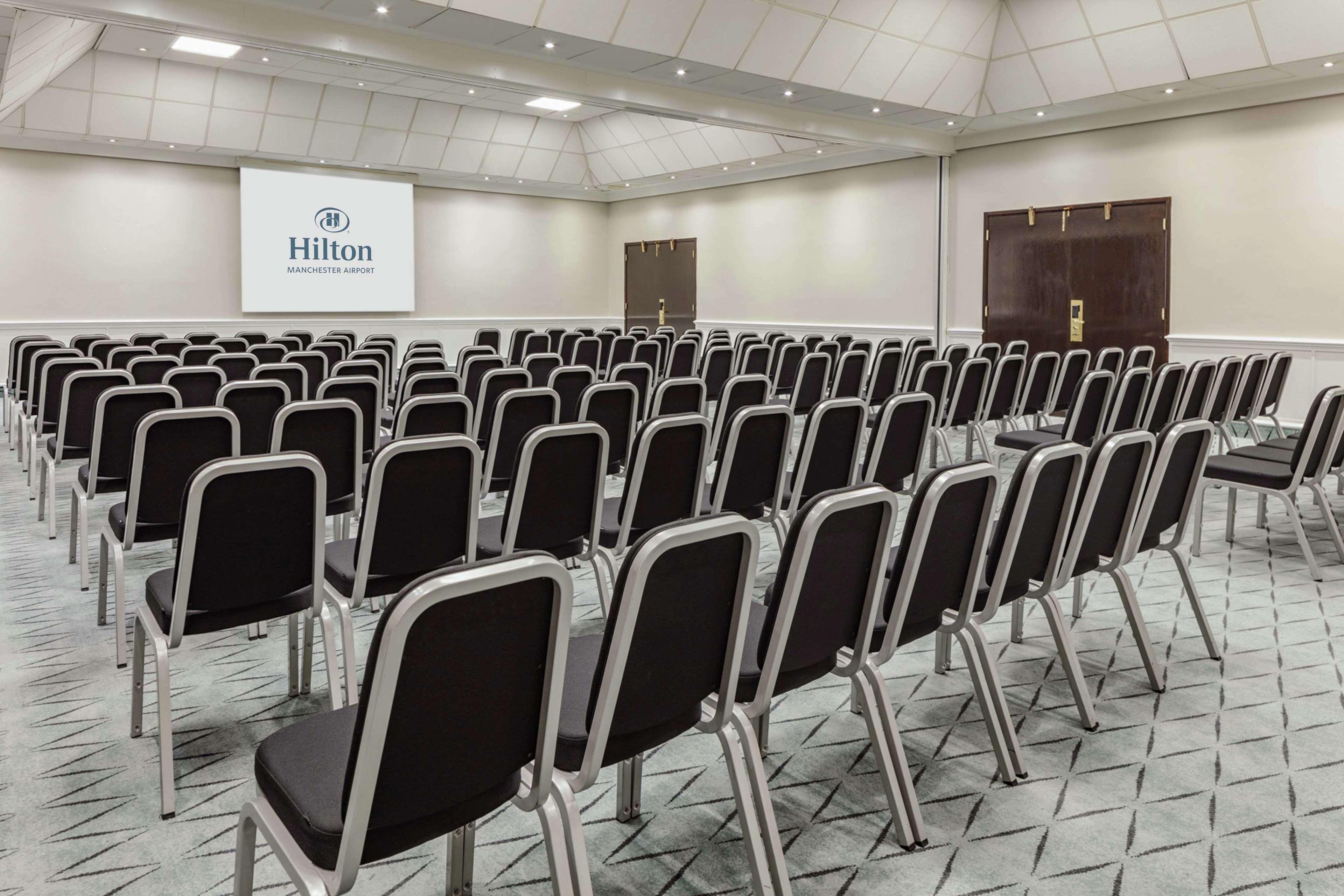 Doubletree By Hilton Manchester Airport Hale  Exterior photo