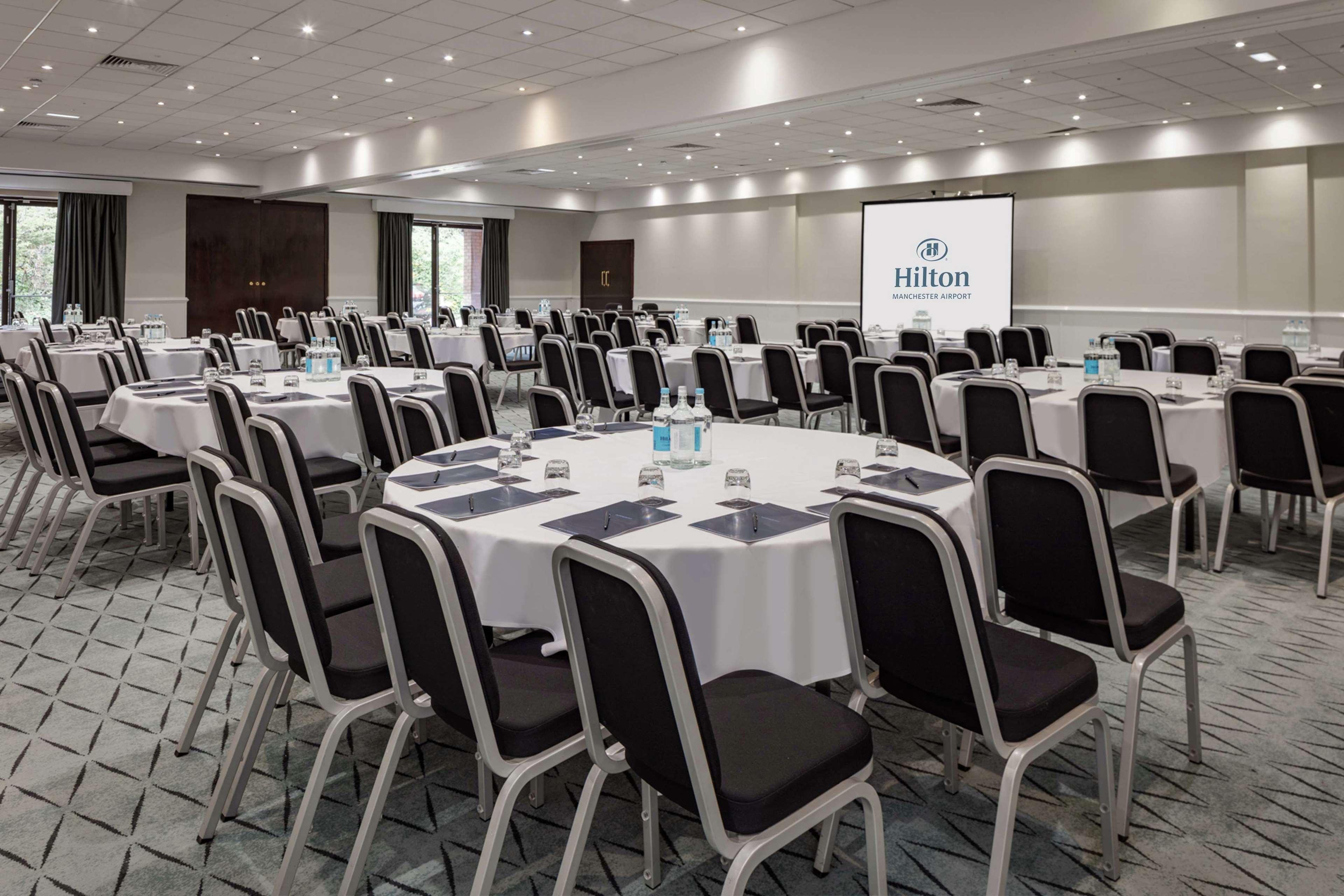 Doubletree By Hilton Manchester Airport Hale  Exterior photo
