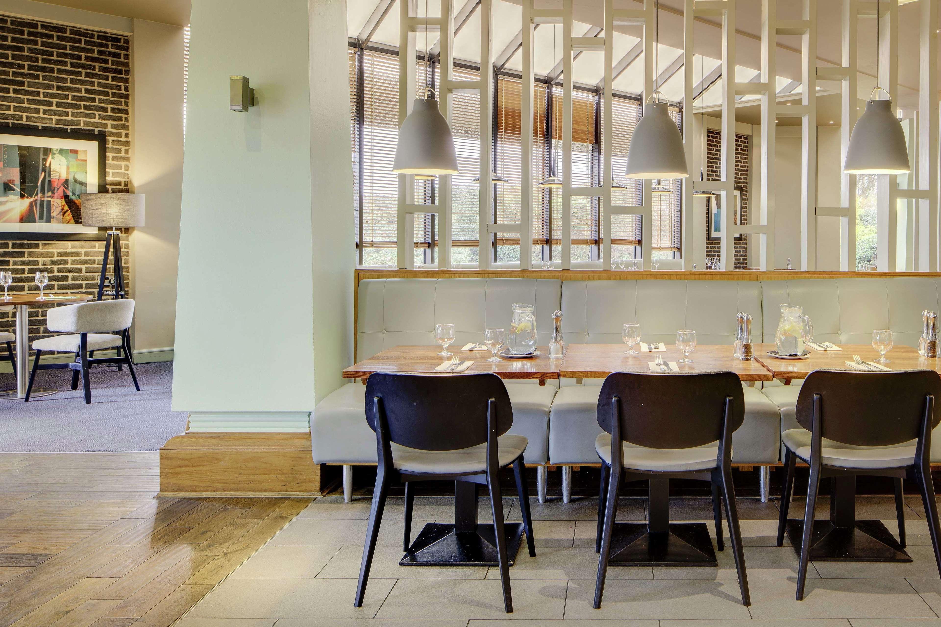 Doubletree By Hilton Manchester Airport Hale  Exterior photo