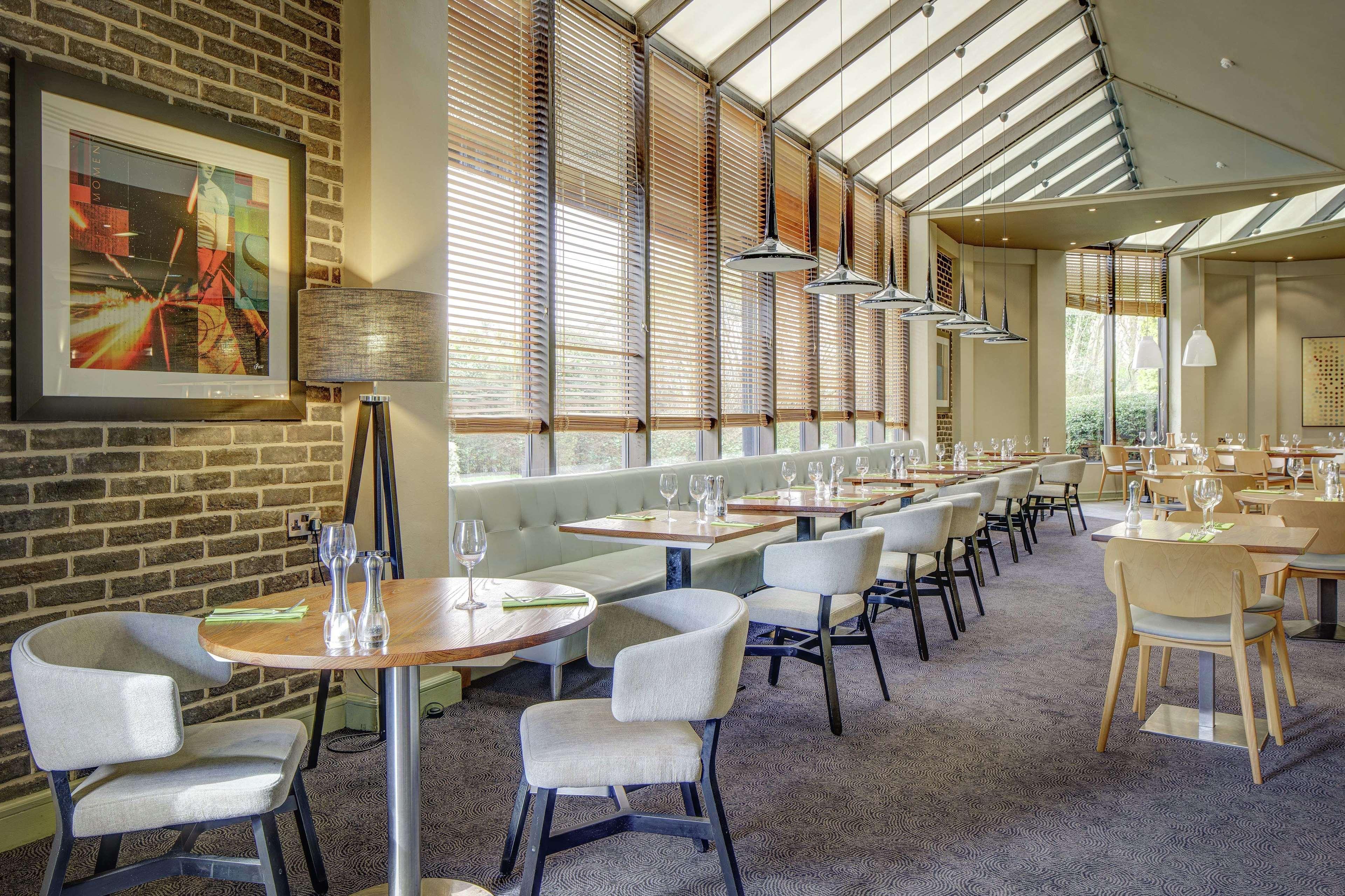 Doubletree By Hilton Manchester Airport Hale  Exterior photo
