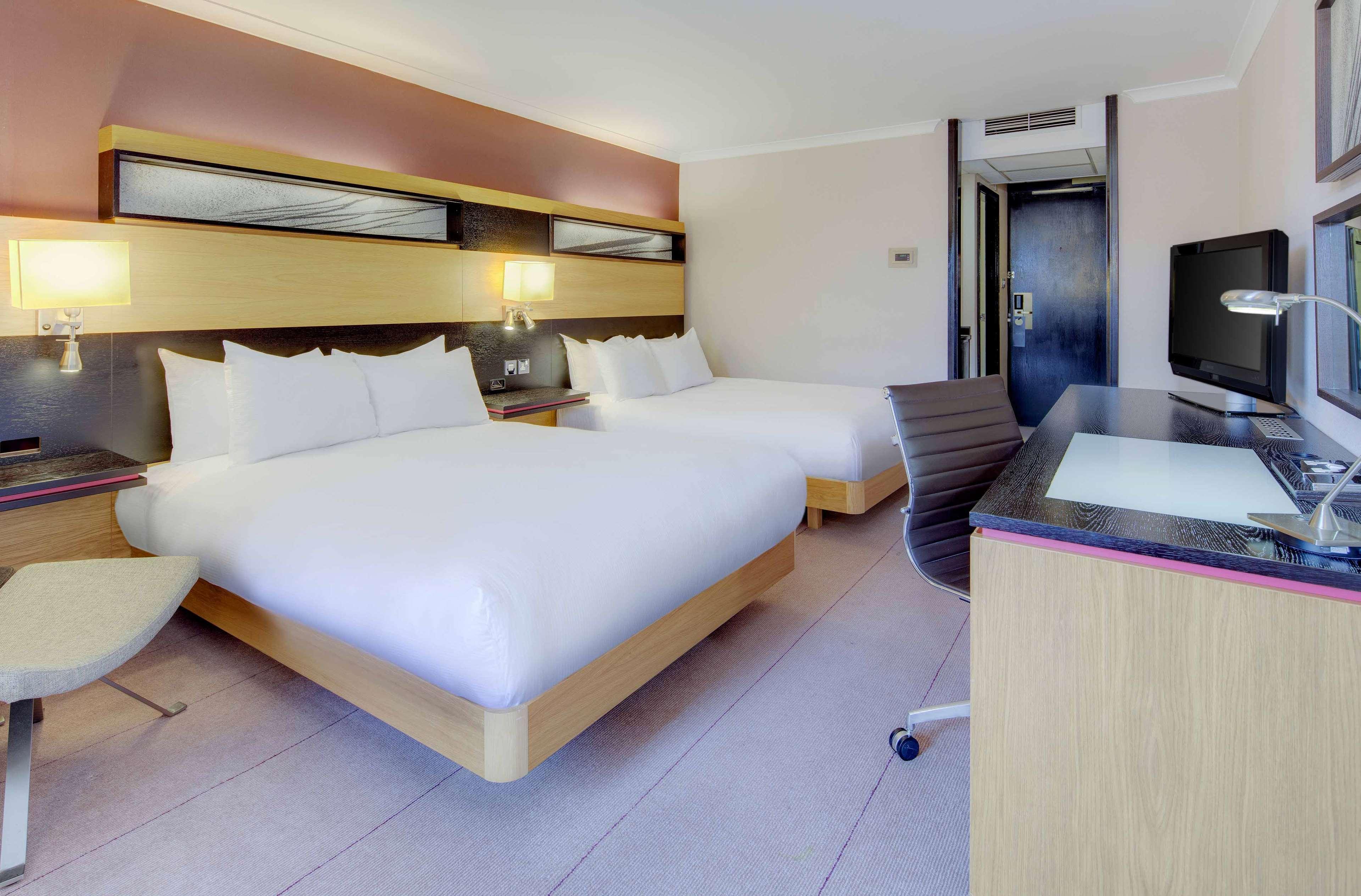 Doubletree By Hilton Manchester Airport Hale  Exterior photo