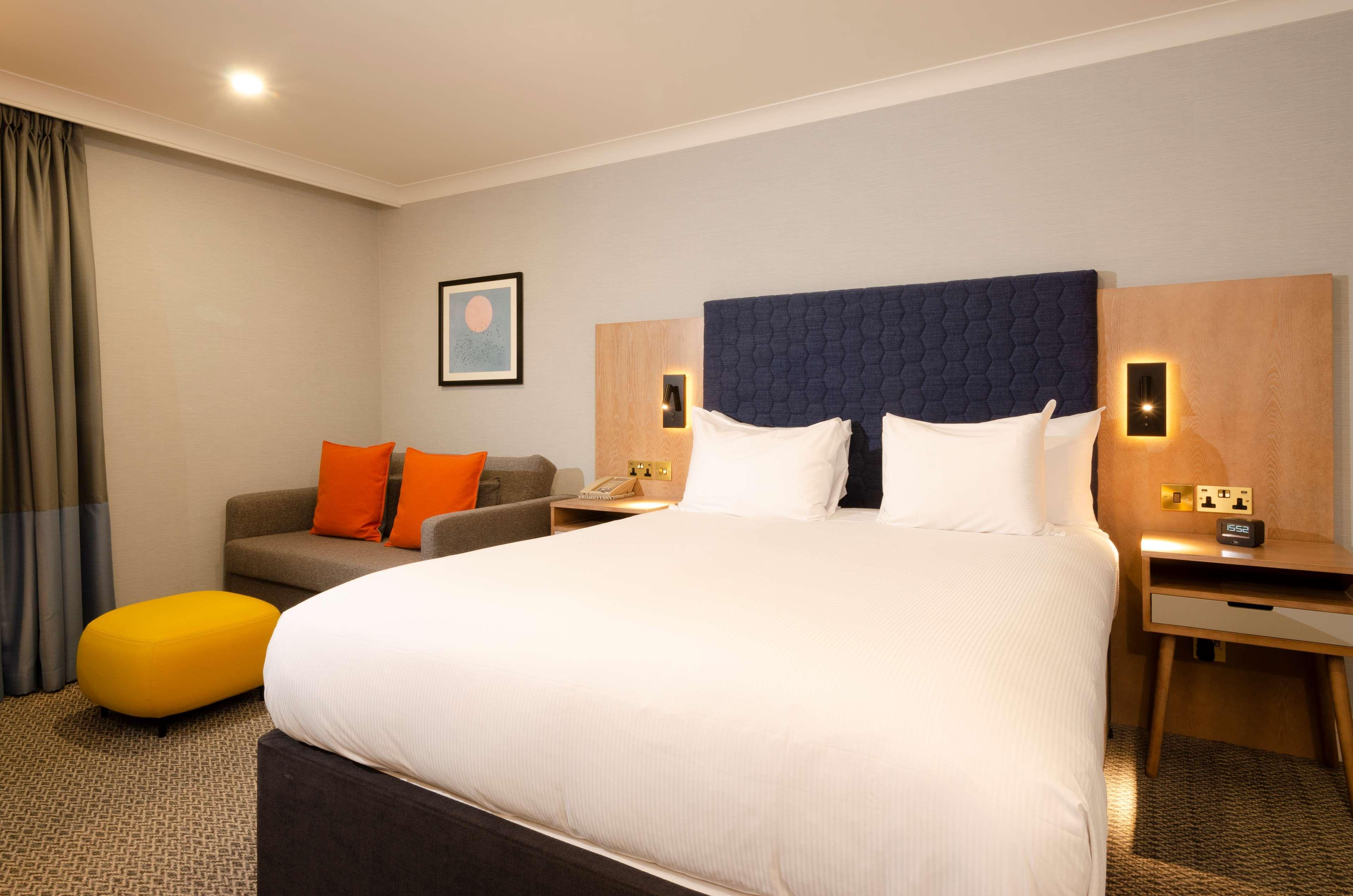 Doubletree By Hilton Manchester Airport Hale  Exterior photo