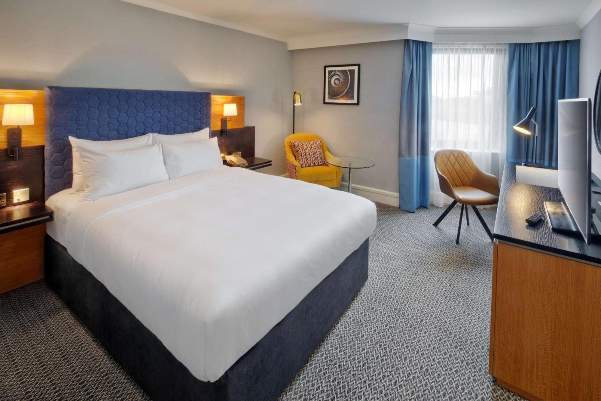 Doubletree By Hilton Manchester Airport Hale  Exterior photo