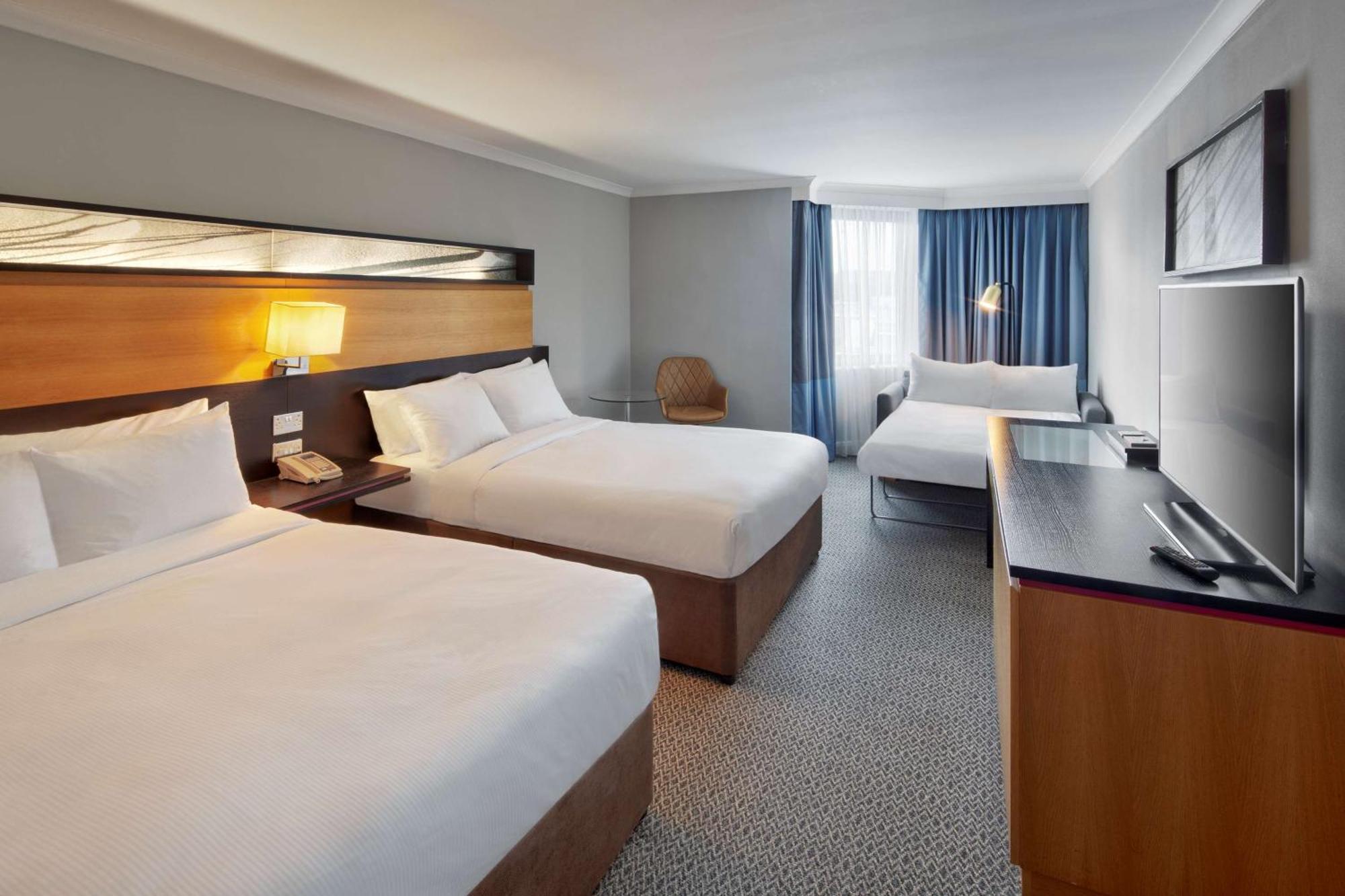 Doubletree By Hilton Manchester Airport Hale  Exterior photo