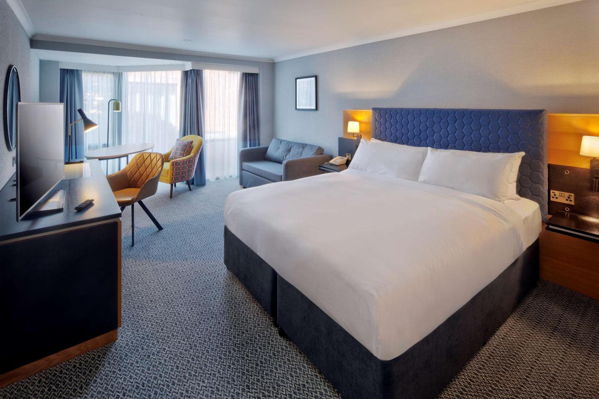 Doubletree By Hilton Manchester Airport Hale  Exterior photo