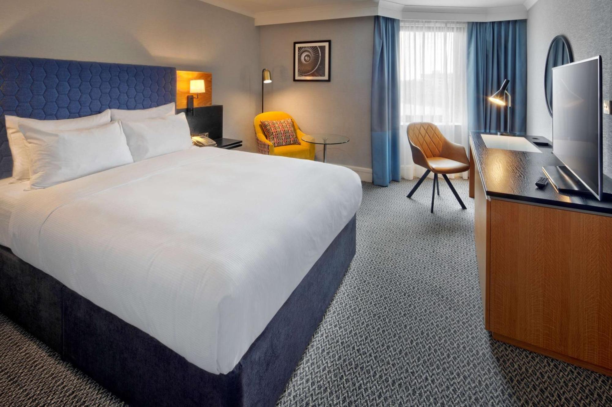 Doubletree By Hilton Manchester Airport Hale  Exterior photo