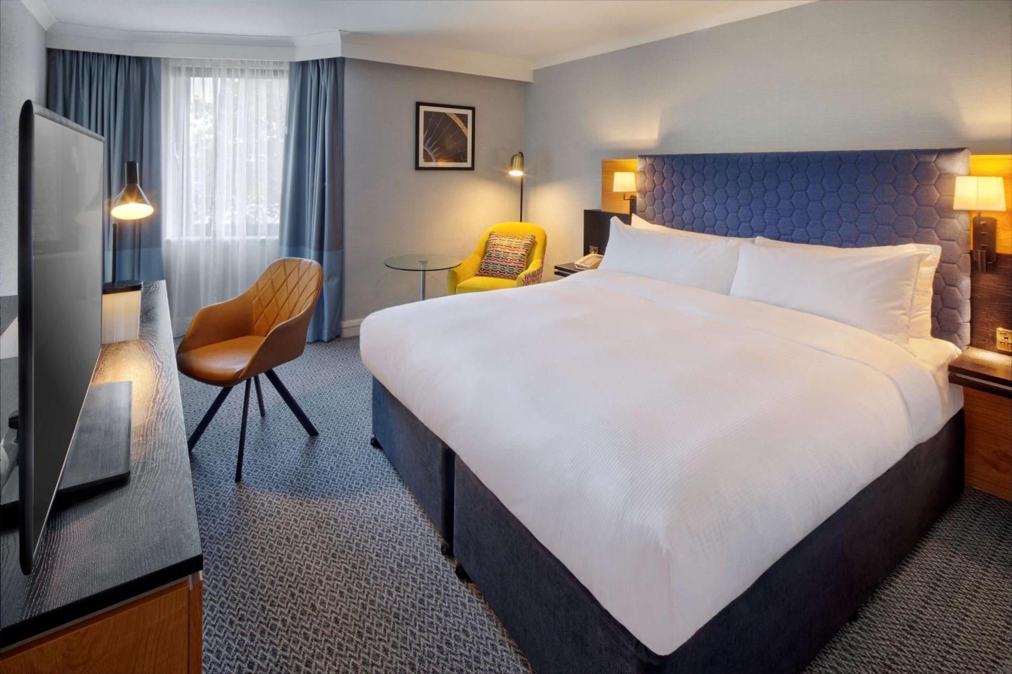 Doubletree By Hilton Manchester Airport Hale  Exterior photo