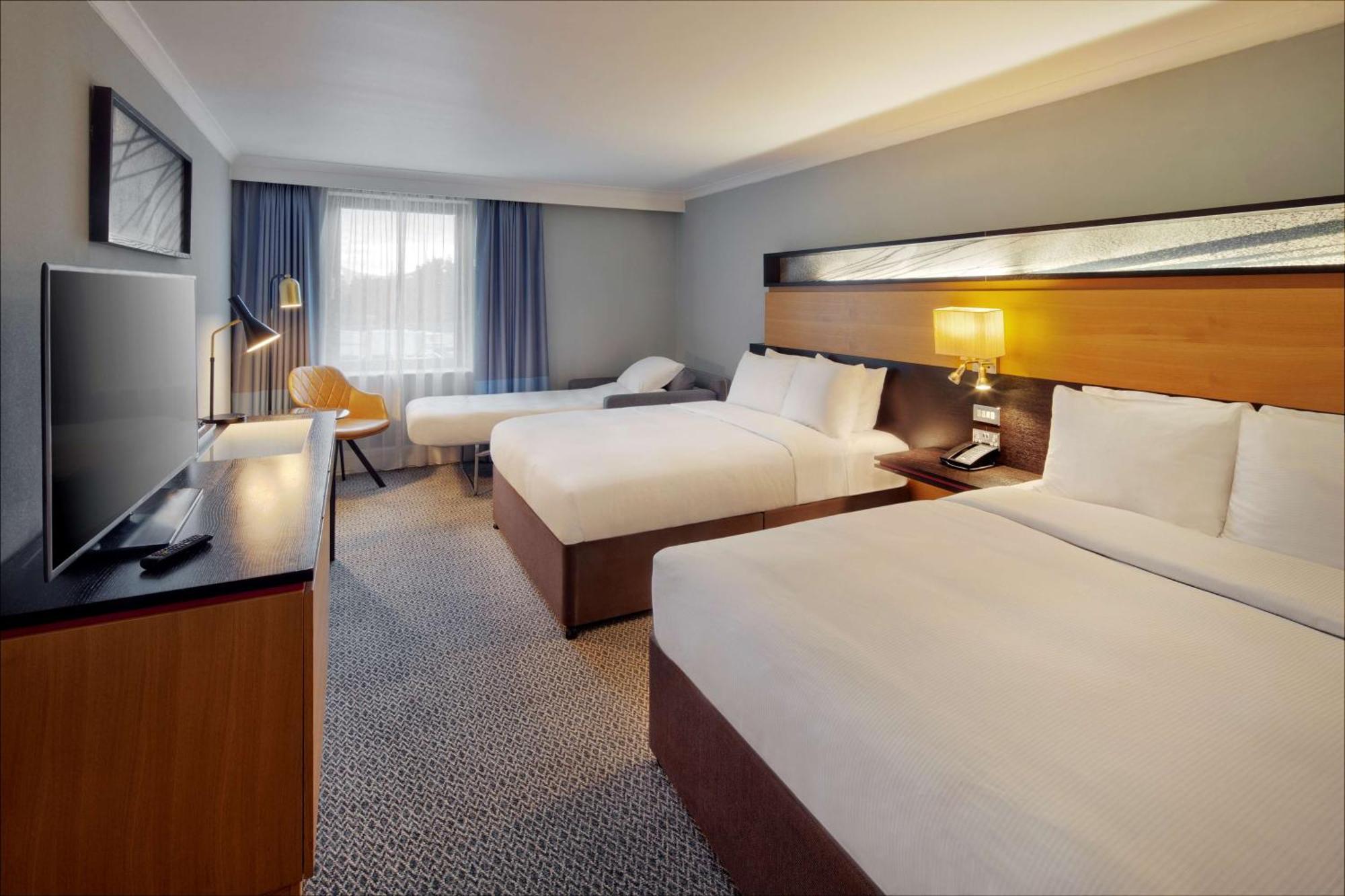 Doubletree By Hilton Manchester Airport Hale  Exterior photo
