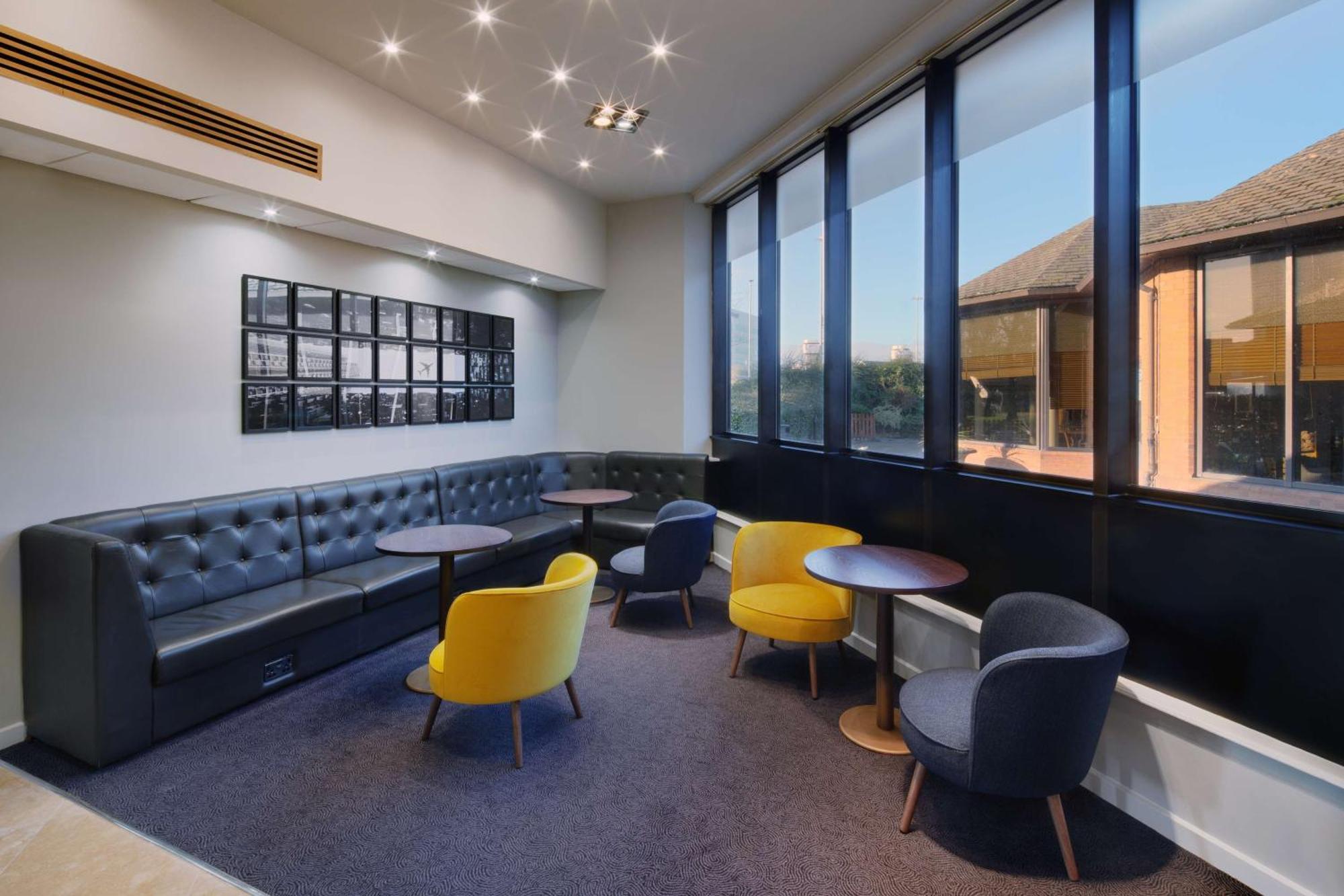 Doubletree By Hilton Manchester Airport Hale  Exterior photo
