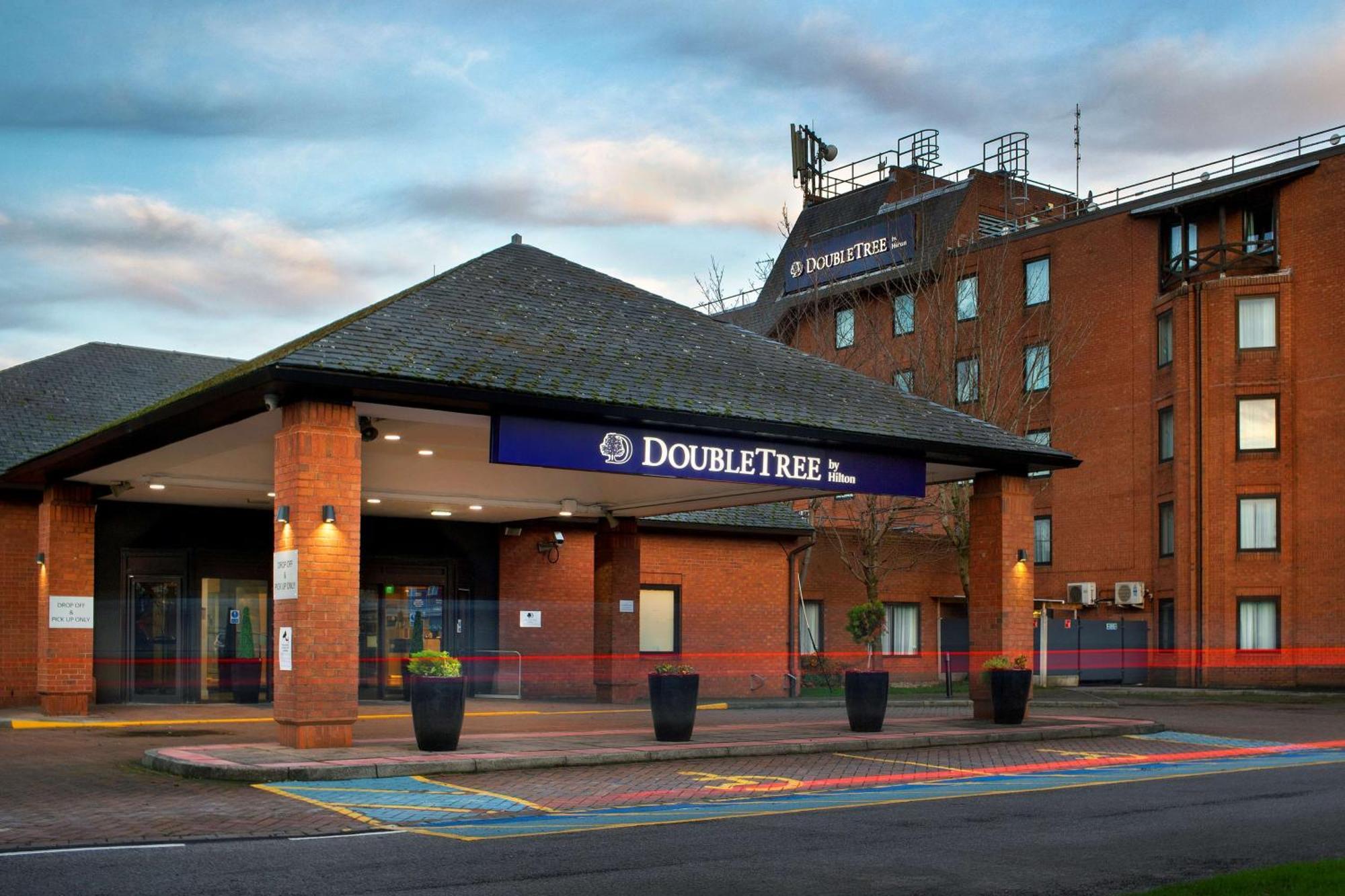 Doubletree By Hilton Manchester Airport Hale  Exterior photo