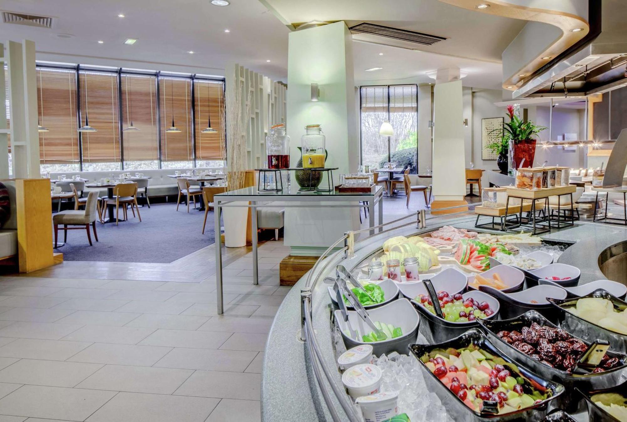 Doubletree By Hilton Manchester Airport Hale  Exterior photo