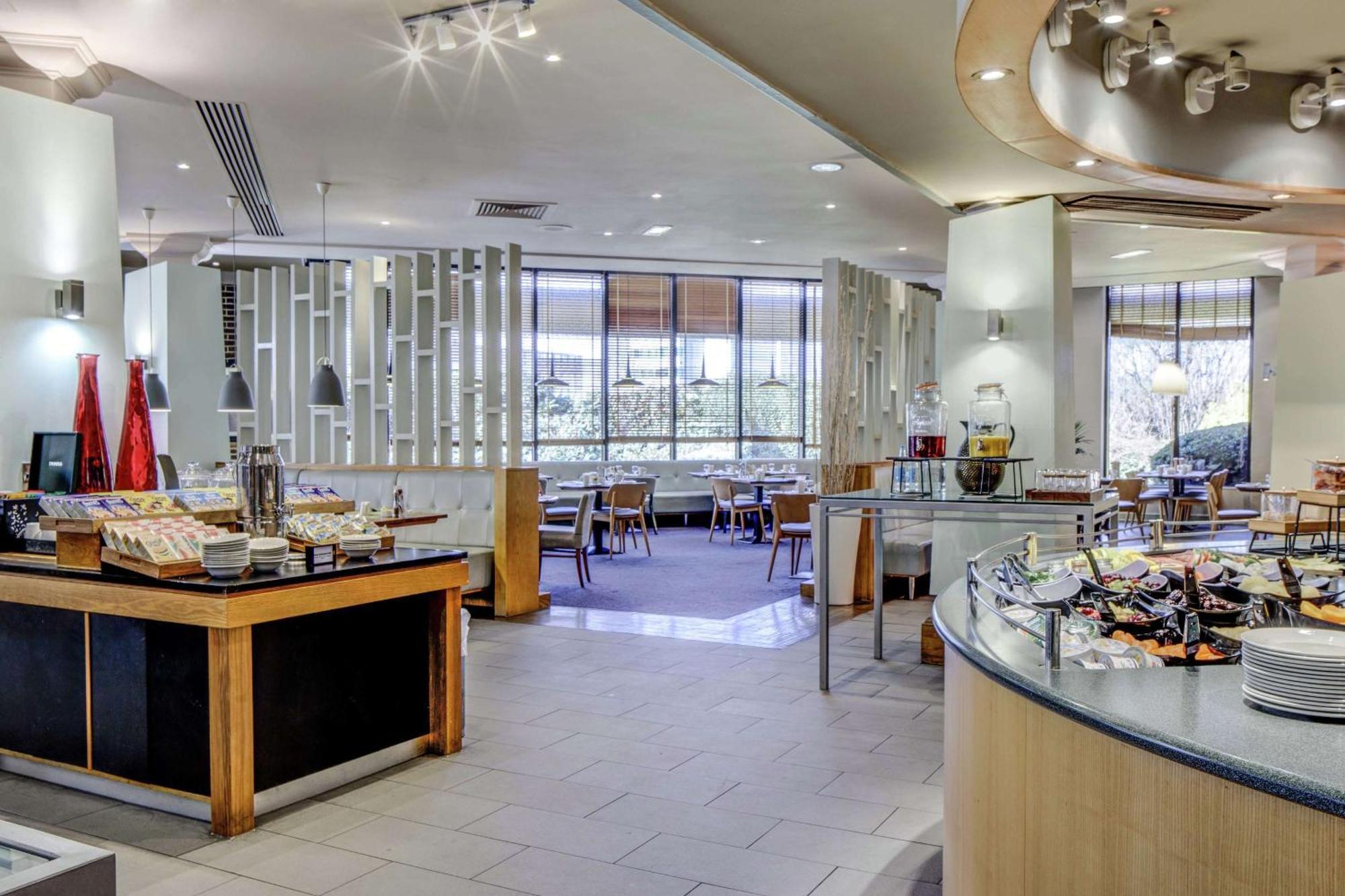 Doubletree By Hilton Manchester Airport Hale  Exterior photo