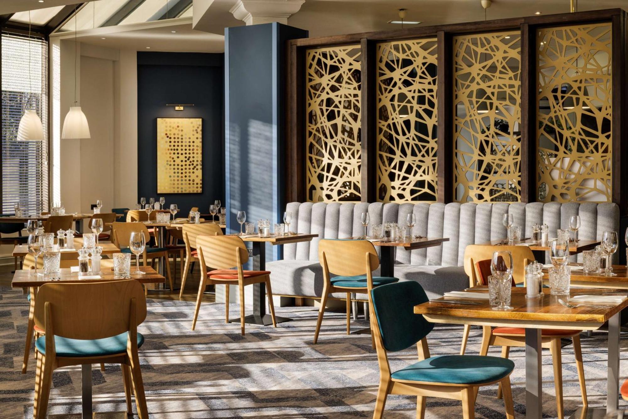 Doubletree By Hilton Manchester Airport Hale  Exterior photo
