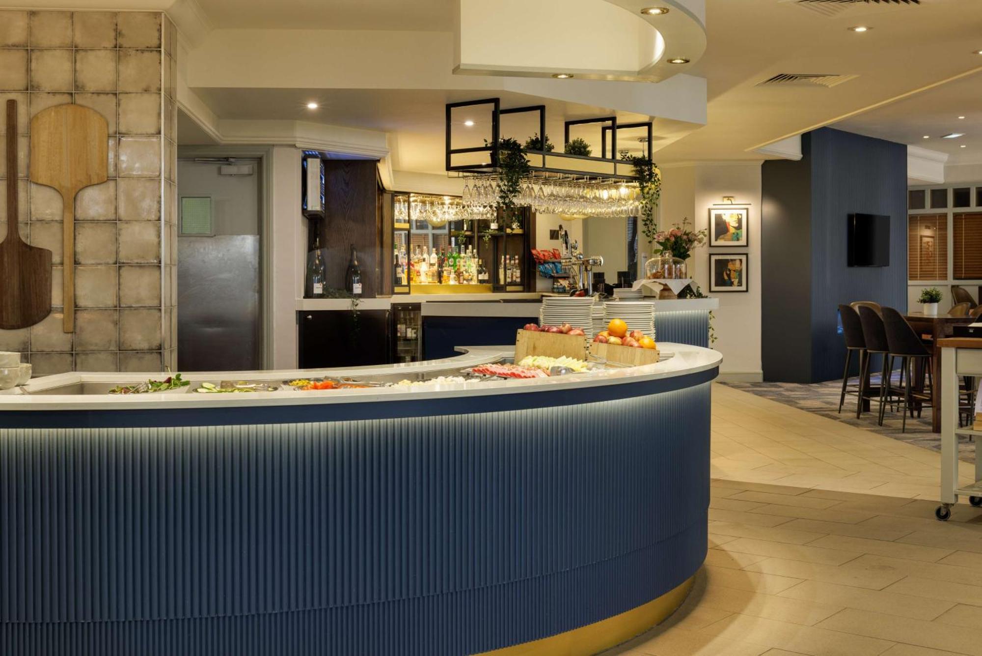 Doubletree By Hilton Manchester Airport Hale  Exterior photo