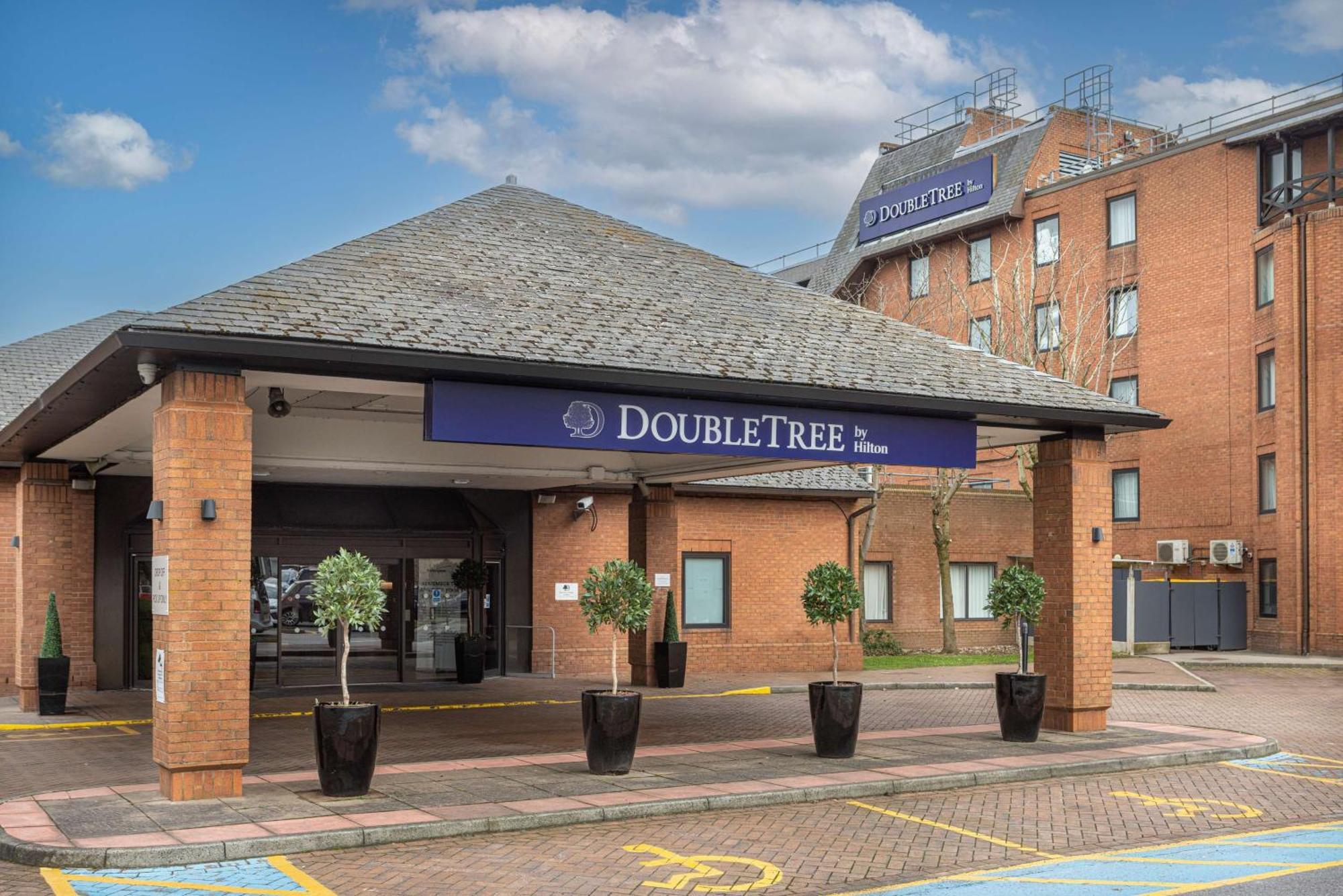Doubletree By Hilton Manchester Airport Hale  Exterior photo