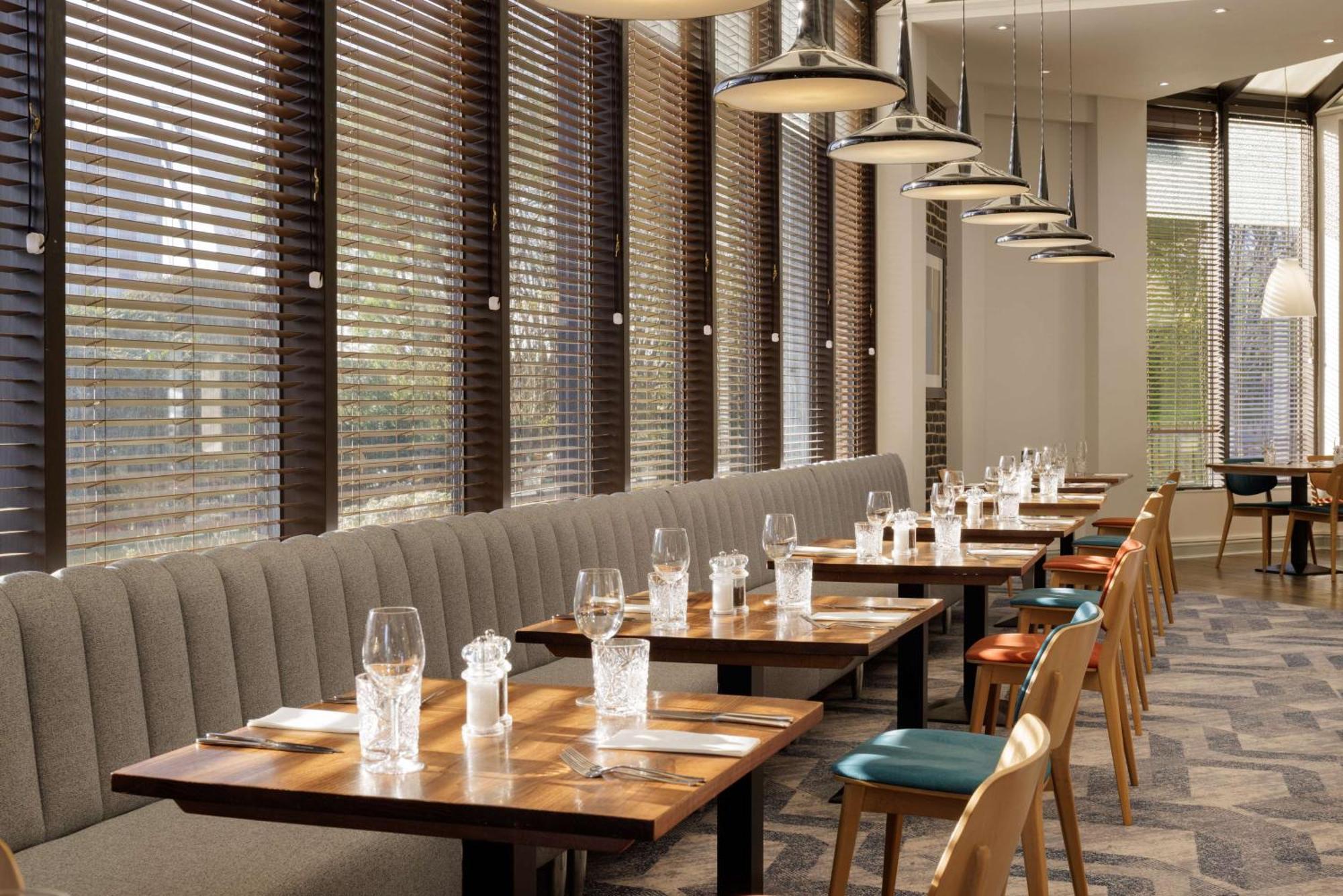 Doubletree By Hilton Manchester Airport Hale  Exterior photo